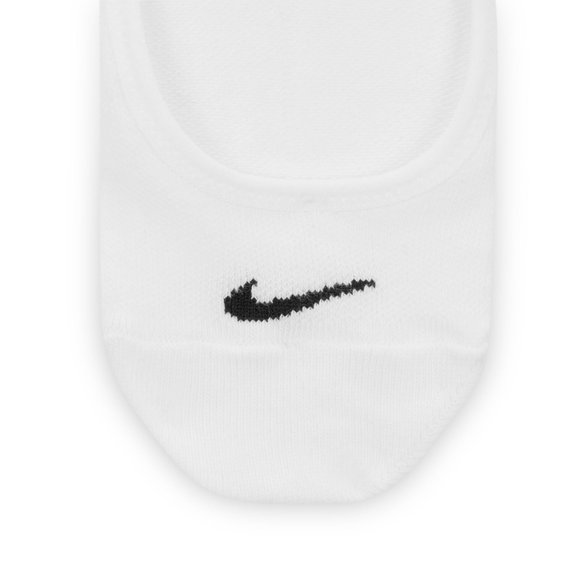 The Nike Everyday Lightweight Footie Socks are made with mesh and a stretchy cotton blend for breathability and a snug, soft feel.