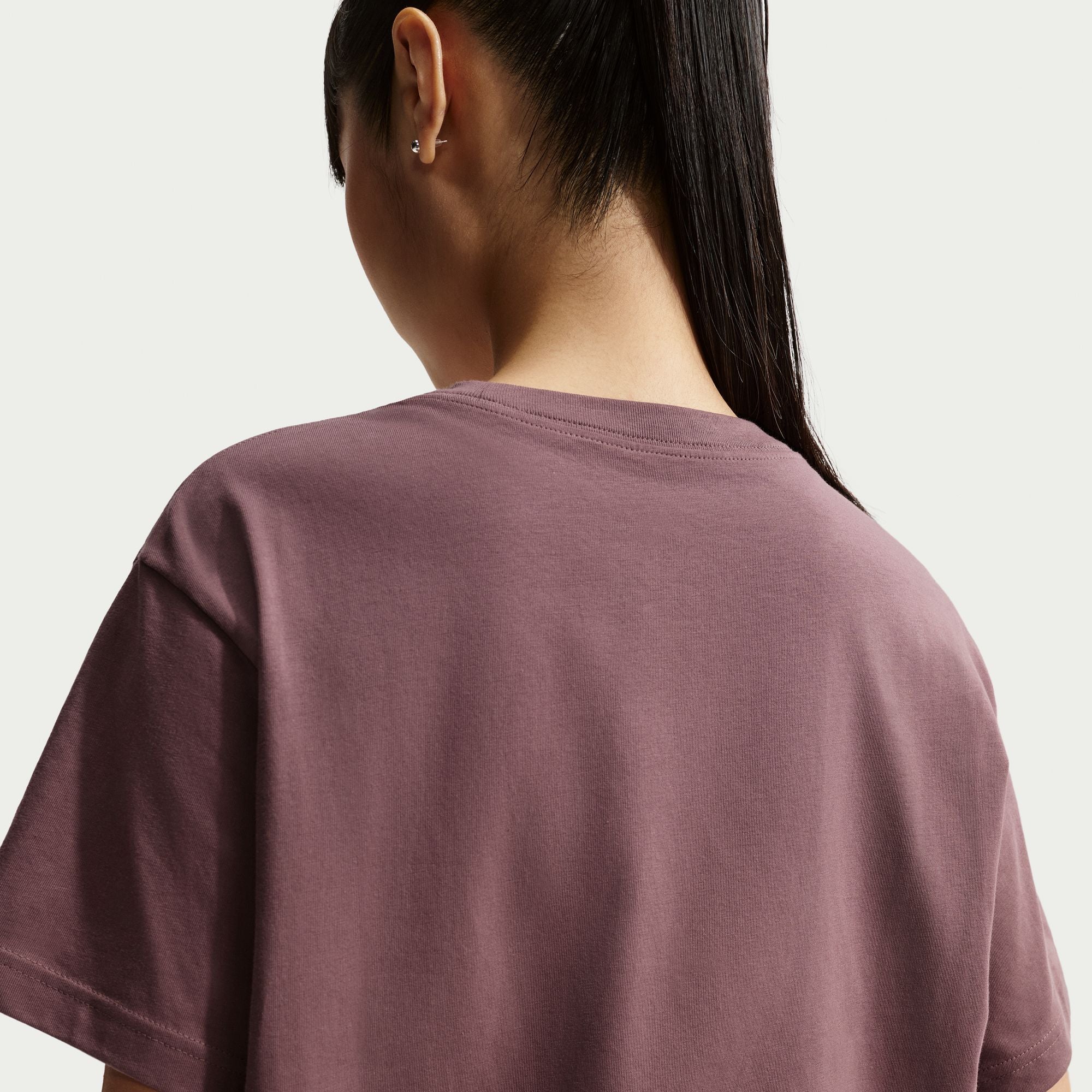 Nike Sportswear Classic
Women's Oversized T-Shirt
Keep it classic. This extra roomy tee is made with midweight, washed cotton that's soft and slightly structured.