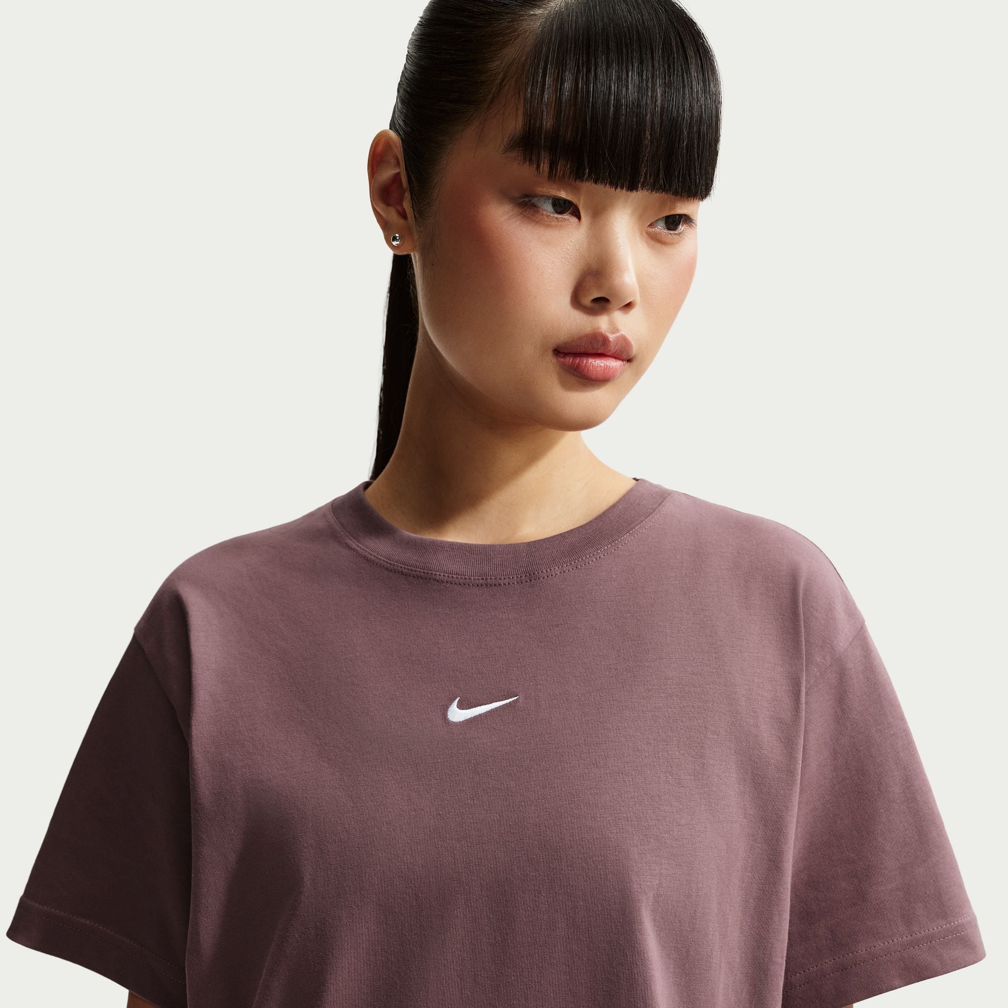Nike Sportswear Classic
Women's Oversized T-Shirt
Keep it classic. This extra roomy tee is made with midweight, washed cotton that's soft and slightly structured.