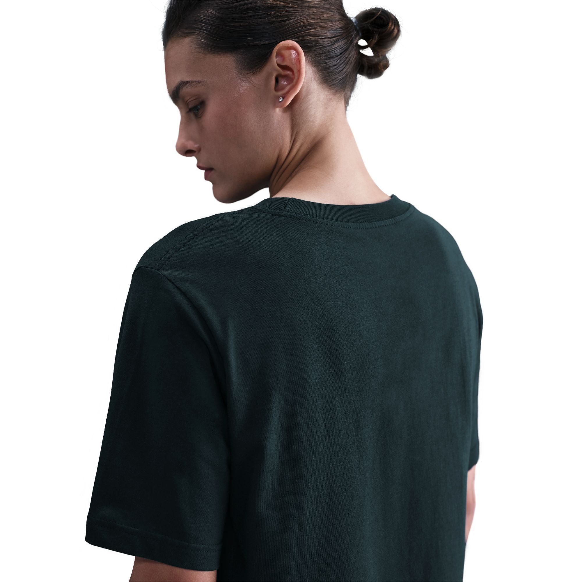 Say hello to your go-to cotton tee. Slightly dropped shoulder seams and a loose fit make it comfortable enough to wear around the house yet elevated enough to wear out in the city.