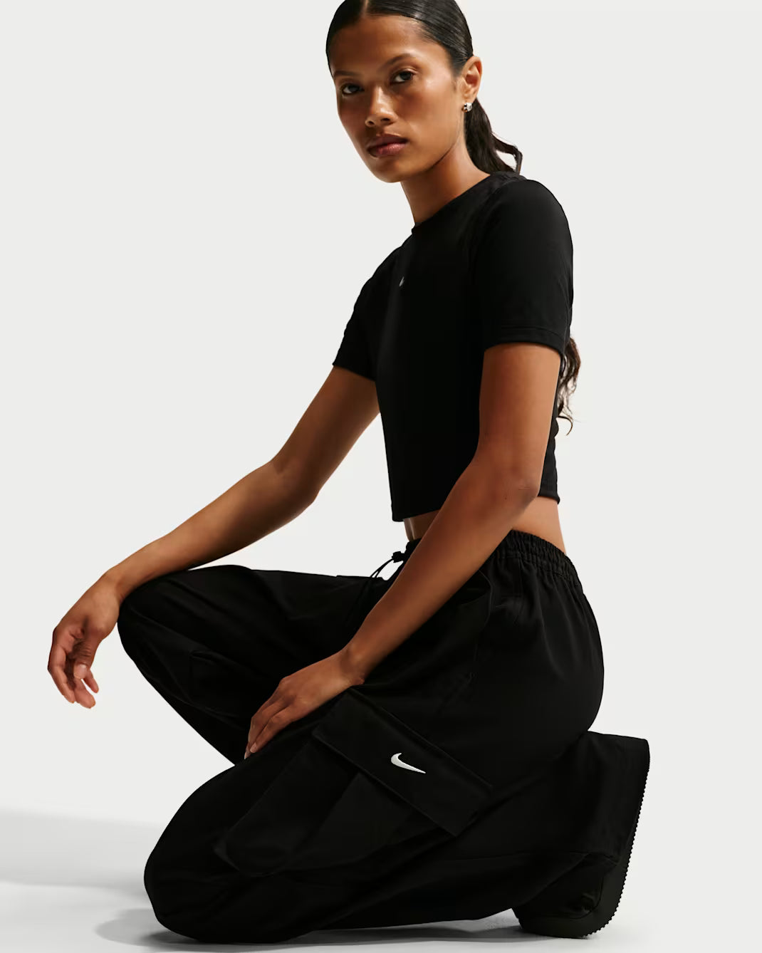Women's Mid-Rise Oversized Woven Cargo Trousers - Black