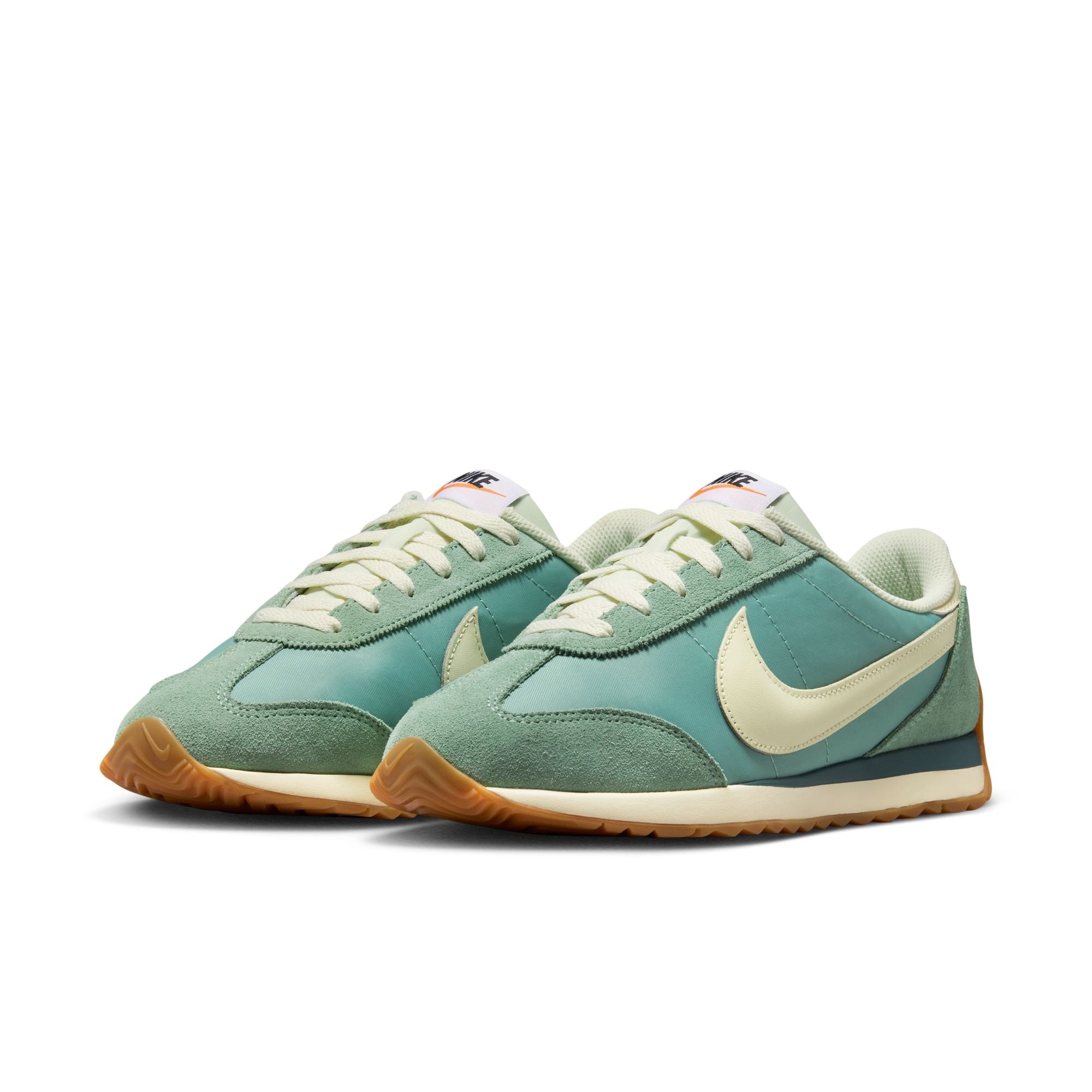 Leather and suede create a layered look that lasts.
Wide collar opening captures the proportions of '70s running style.
Herringbone gum sole with flex grooves provides grip from heel to toe.