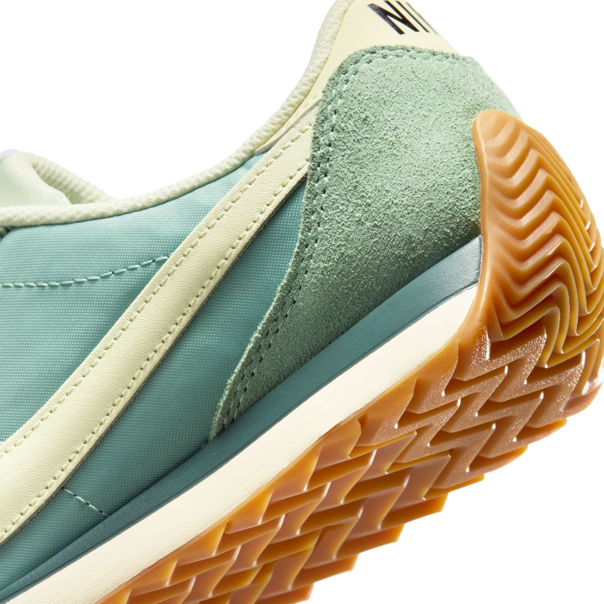 Leather and suede create a layered look that lasts.
Wide collar opening captures the proportions of '70s running style.
Herringbone gum sole with flex grooves provides grip from heel to toe.