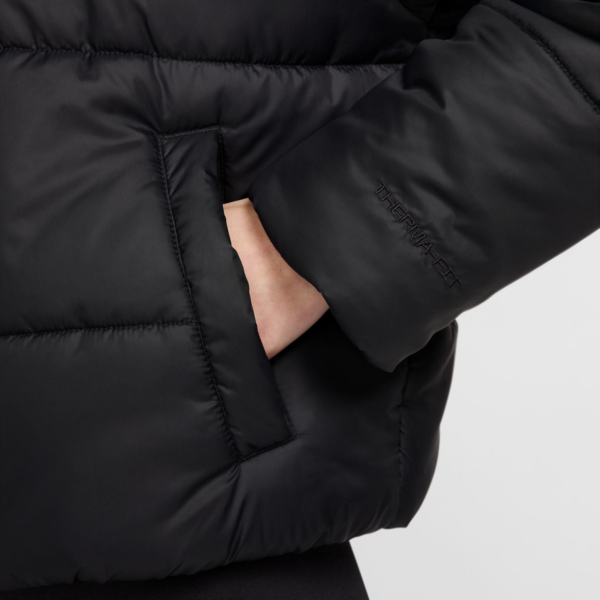 Take on cold days in a jacket designed to keep you cozy. Loose enough for layering, its synthetic fill adds lofted warmth while a water-repellent finish helps you stay dry.
