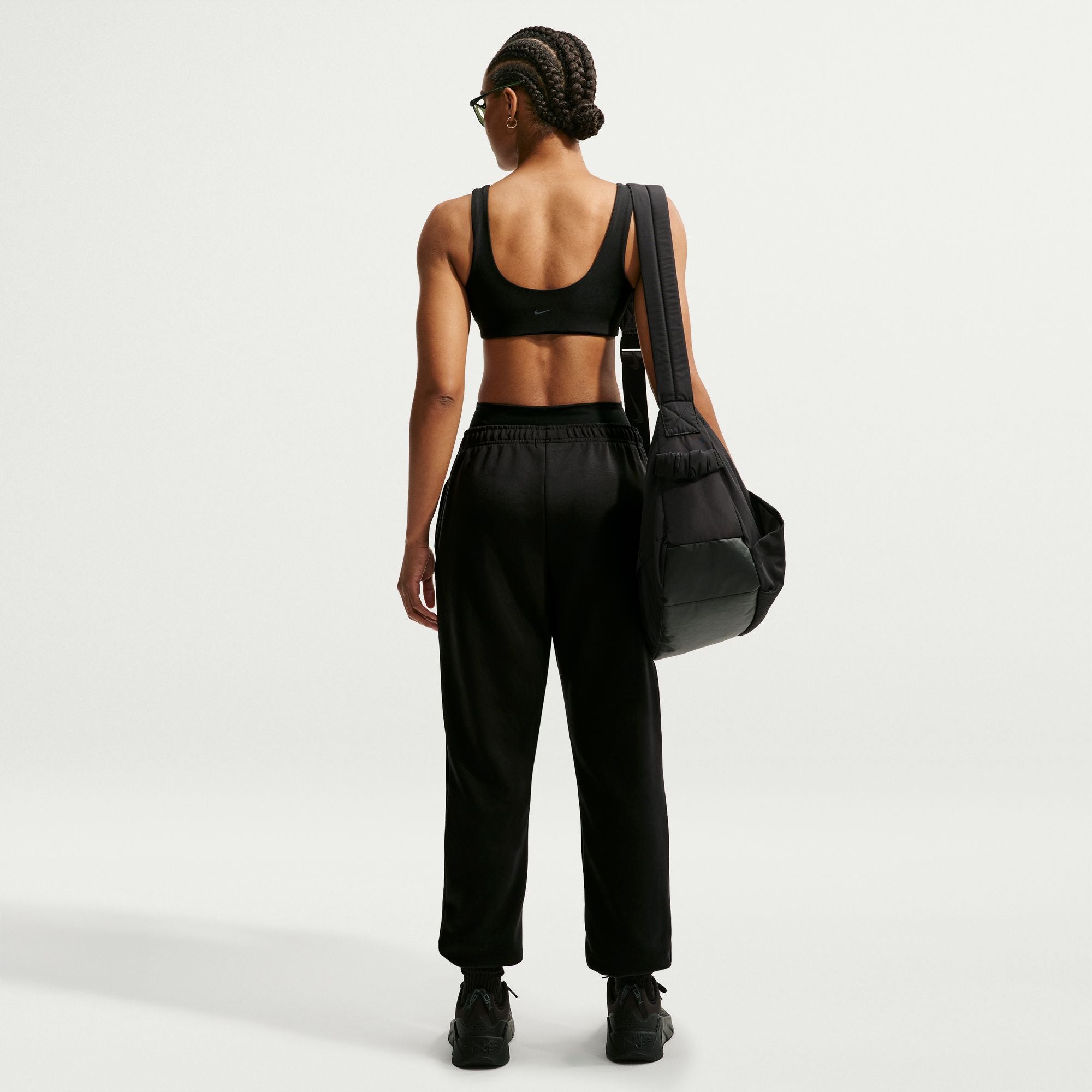 Nike Studio Fleece Sport
Women's Dri-FIT Mid-Rise Pants
Level up your workout with these Studio Fleece Sport sweats. They're made from fleece that feels peachy soft on the inside and sleek and smooth on the outside