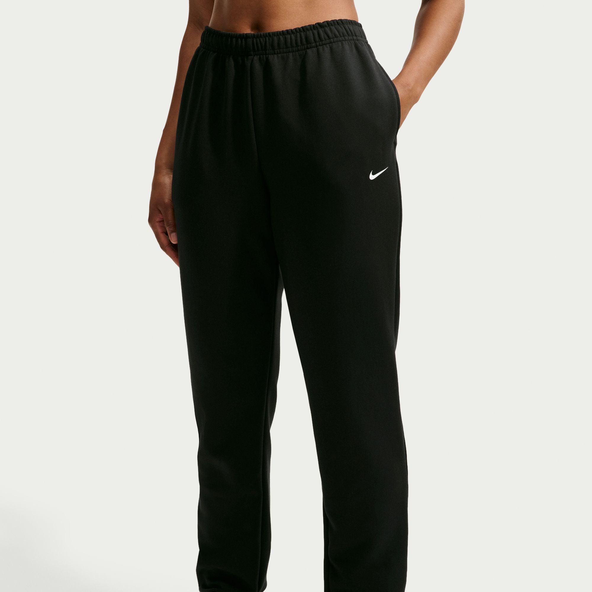 Nike Studio Fleece Sport
Women's Dri-FIT Mid-Rise Pants
Level up your workout with these Studio Fleece Sport sweats. They're made from fleece that feels peachy soft on the inside and sleek and smooth on the outside