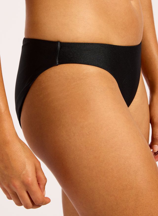 Low Rise Pant
Regular Pant Coverage
Soft Edges For Comfort