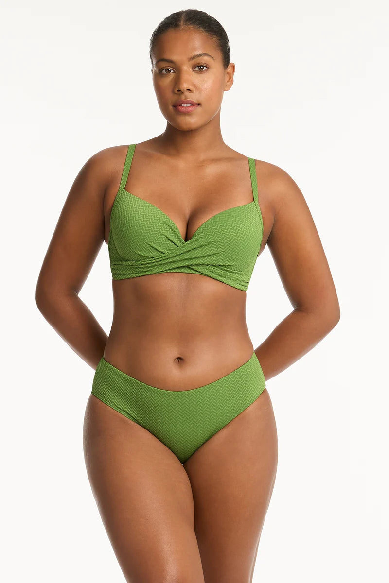 Mid rise waist Moderate bottom coverage Powermesh lining for front & back support