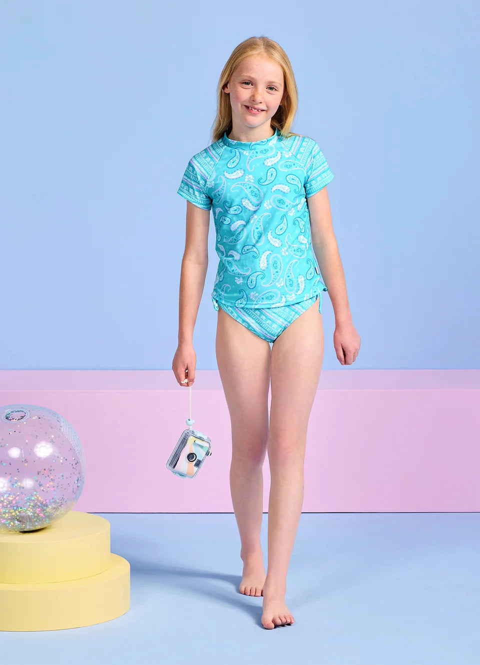 Two Piece Set
Tie side bottoms
Crew Neckline Short Sleeve Rash Top
Pull over style
Short Sleeve Top
Hip length