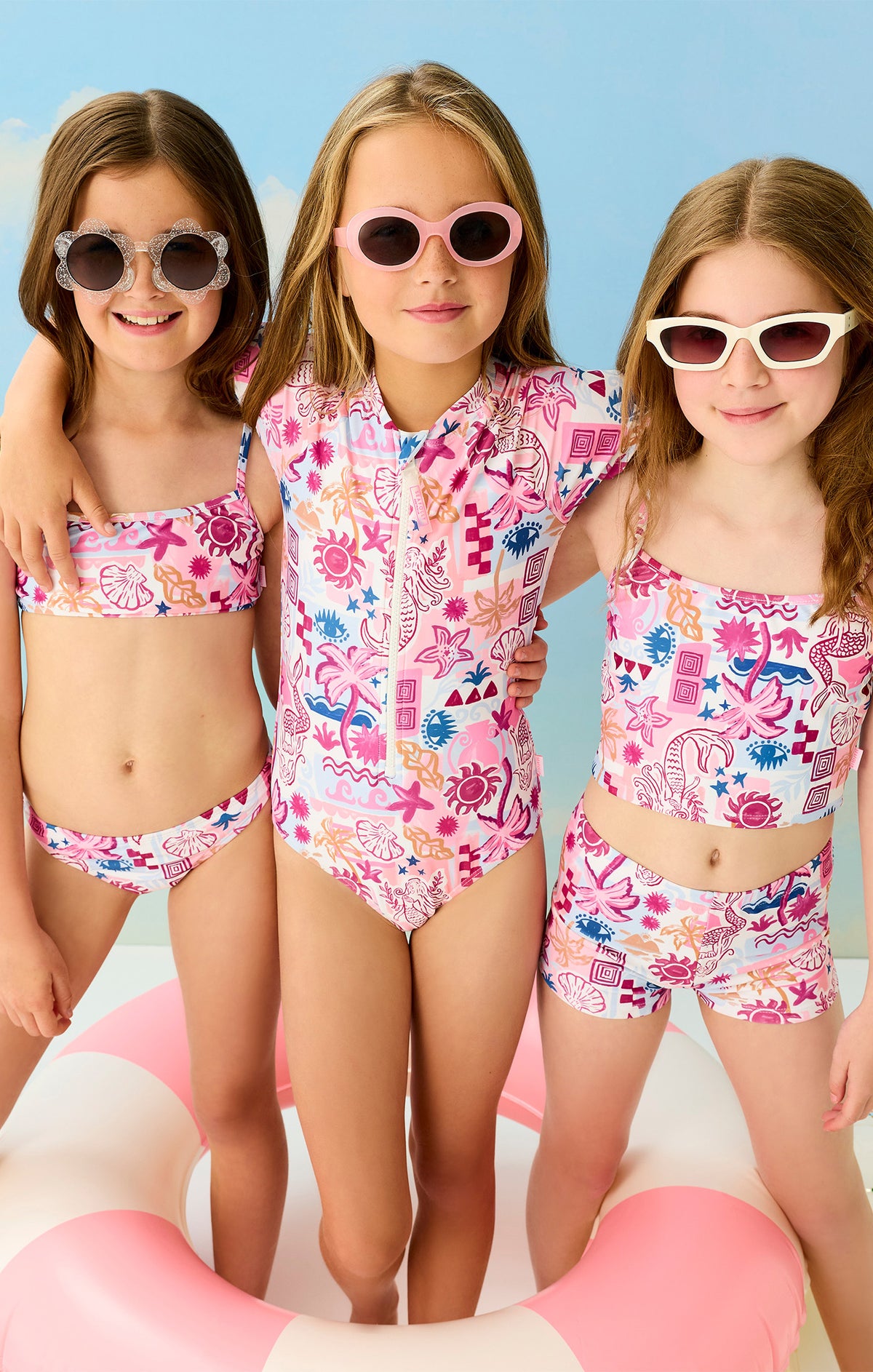 2 Piece Tankini Set
Fully lined
Adjustable shoulder straps with slider on Top
Fully lined boyleg brief
Colourful mermaid and tropical print