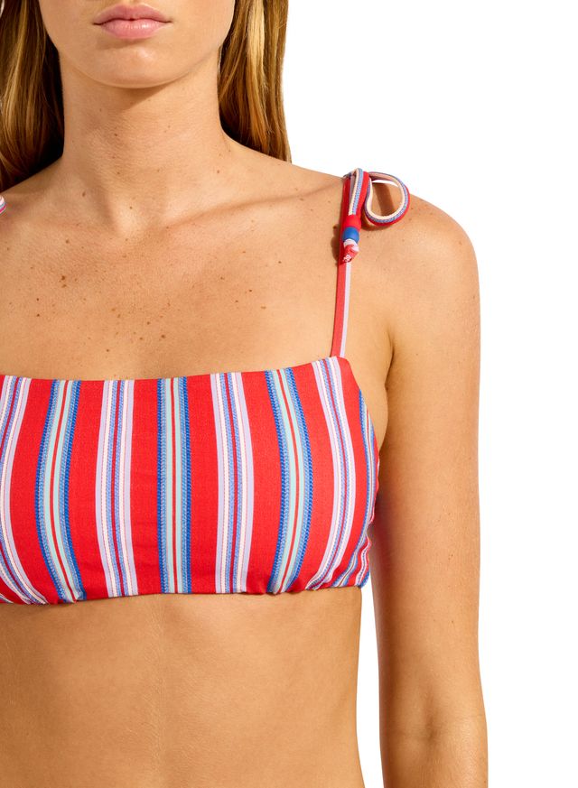 Removable Cups For Shape And Support
Tie Straps For The Perfect Fit
Back Clip Closure
Resin Look Trim Detail To Elevate Design