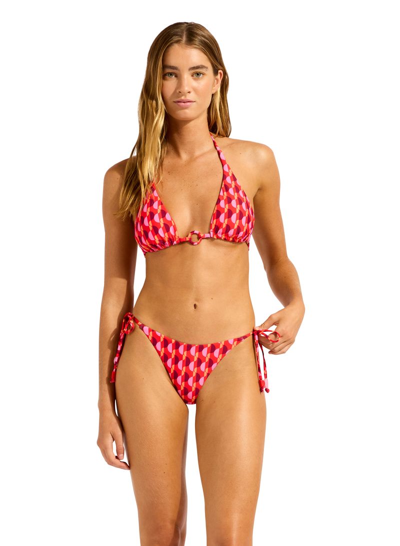 Reversible For Versatile 2 in 1 Styling
Removable Cups For Shape And Support
Tie Neck And Back For Fit Versatility
Ring Detail To Elevate Design
Bead Detail To Elevate Design
Fabric: 80% Nylon / 20% Elastane