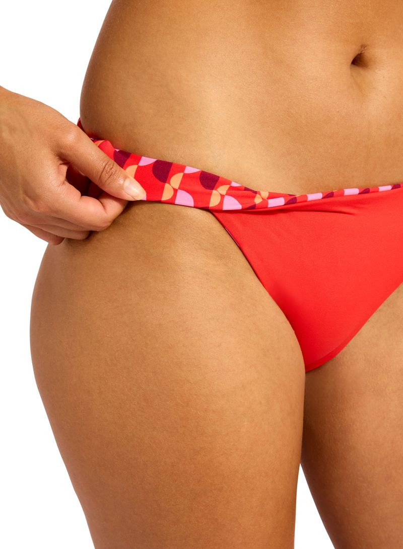 Reversible For Versatile 2 in 1 Styling
Low Rise
Regular Legline To Flatter The Leg
Regular Pant Coverage
Soft Edges For Comfort