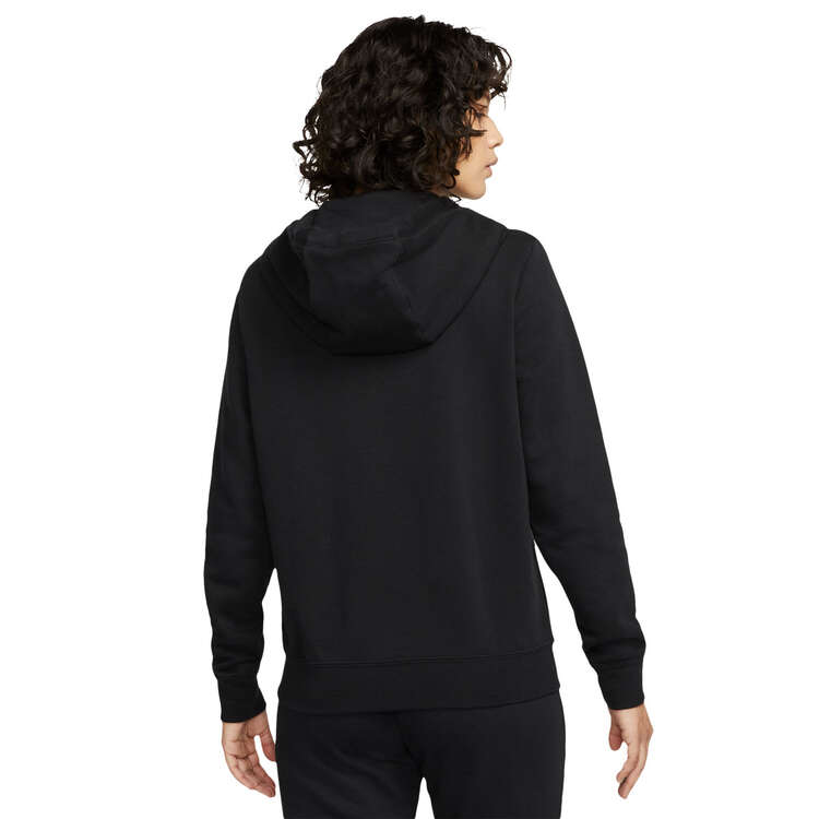best-selling fleece for a reason, Club Fleece has a cozy, familiar feel and consistent fit you can return to again and again. Brushed for added warmth and softness, it’s an ideal layer for colder temperatures.
Ribbing at the hem and cuffs is soft and stretchy for easy layering.
Jersey-lined 3-panel hood feels soft and smooth.