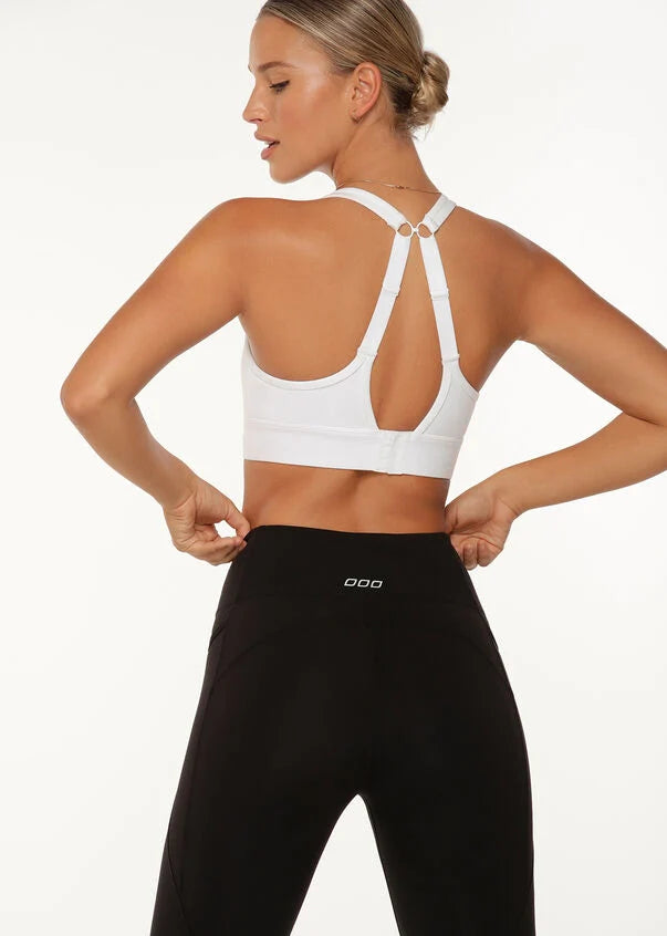 Designed for those who want to feel limitless in movement and endless in power. The Compress & Compact Sports Bra is engineered for high-intensity, dynamic movement. It provides maximum support but doesn’t compromise on comfort or range of motion.