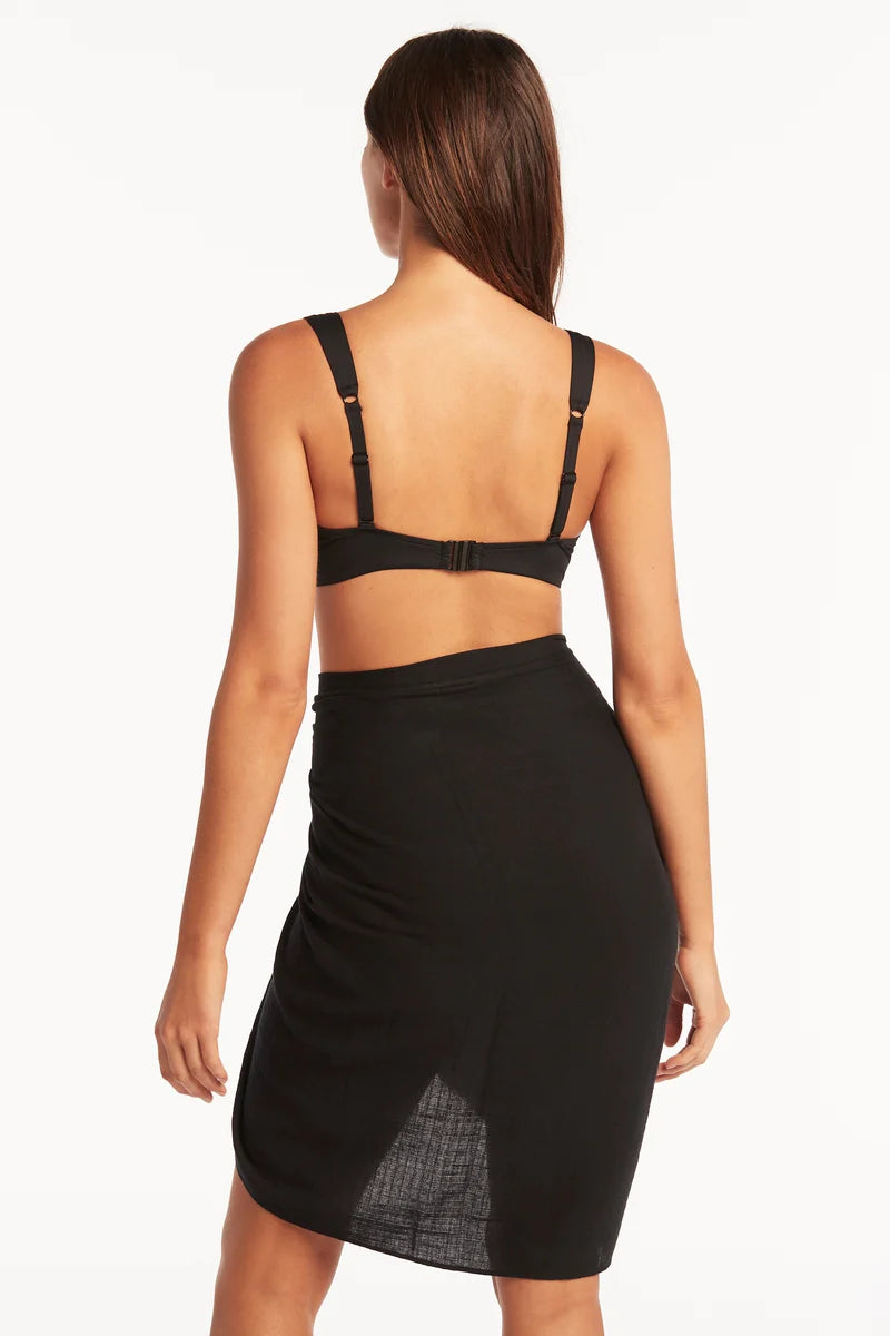 The ultimate wear-anywhere look for beachside cool and beyond. A perfect piece to layer over your favourite swim for polished resort chic.