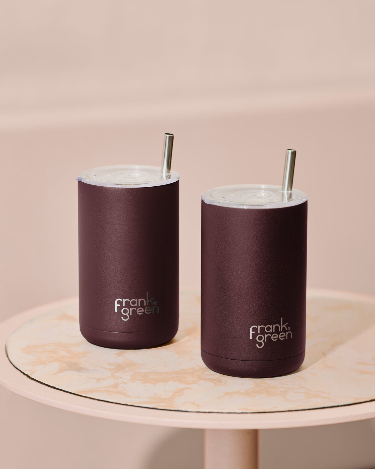 Say hello to the coolest cup in town! The double-wall vacuum insulation prevents condensation and keeps ice whole for up to 12 hours. Plus, it even moonlights as a cocktail glass! Comes with 1 x splash-proof lid, 1 x reusable straw and a silicone ring that turns this cup into a can cooler.&nbsp;