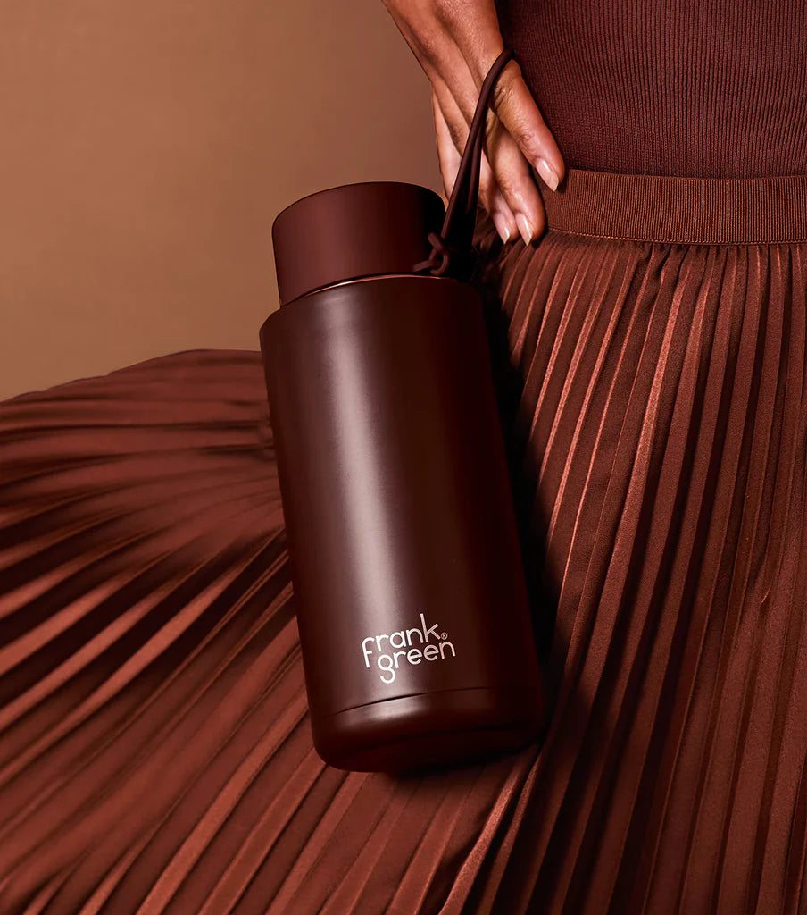 A Gift Set featuring two signature frank green products! Contains a 12oz/355ml Ceramic Reusable Cup with hinge lid and a 34oz/1,000ml Ceramic Reusable Bottle with flip lid.