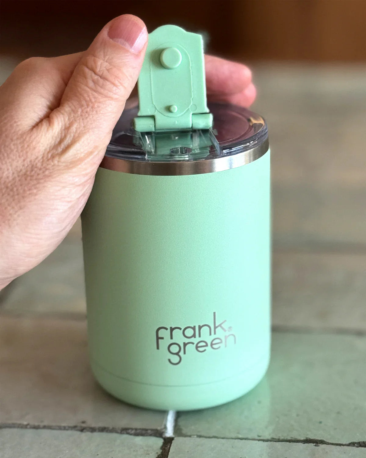 A Gift Set featuring two signature frank green products! Contains a 12oz/355ml Ceramic Reusable Cup with hinge lid and a 34oz/1,000ml Ceramic Reusable Bottle with flip lid.