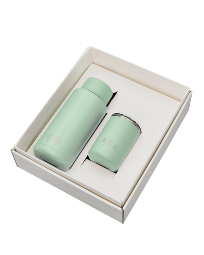 A Gift Set featuring two signature frank green products! Contains a 12oz/355ml Ceramic Reusable Cup with hinge lid and a 34oz/1,000ml Ceramic Reusable Bottle with flip lid.