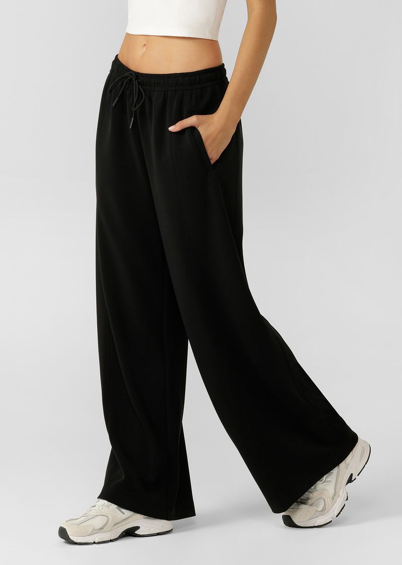  these track pants are designed with versatility and comfort in mind. With drawcord adjustability, elongating panel lines and hand pockets to stash your essentials