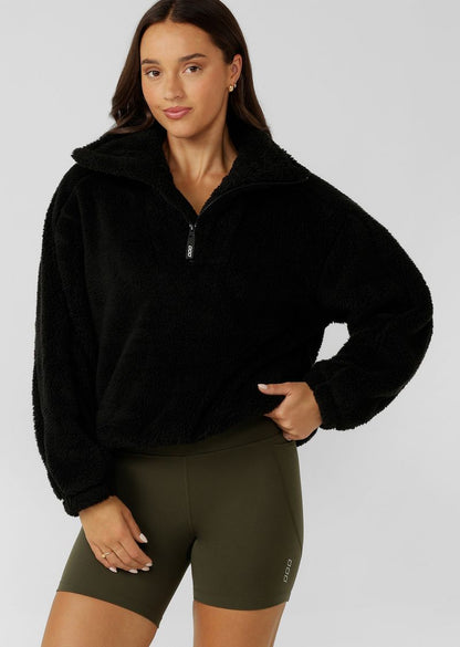 Cosy Oversized Silhouette
Elasticated Hem band and Cuffs to keep In Warmth
Side Pockets to Stash your Essentials 
1/4 Zip Closure to Moderate Your Temperature
Rubber Logo Patch