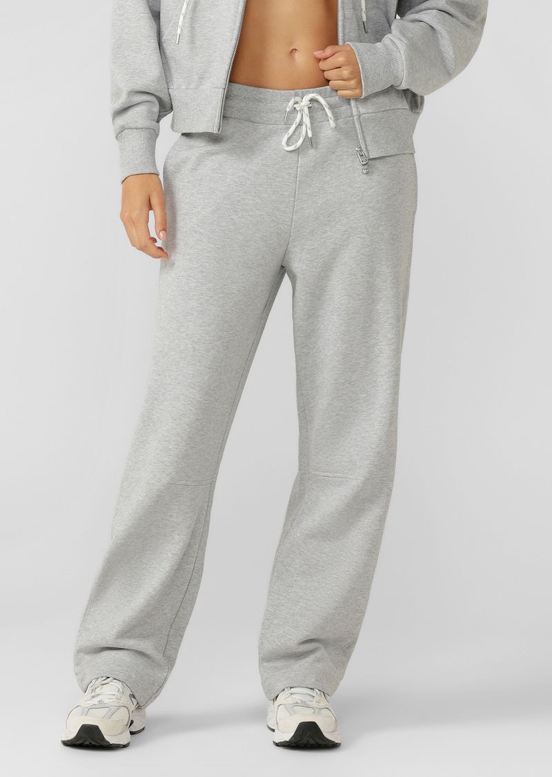 Elasticated Waistband with Drawcord Adjustability for the Perfect Fit 
Premium Trans-seasonal Cotton Terry Fabrication 
Hand Pockets and a Back Welt Pocket to Stash your Essentials 
Fashion Forward Barrel Leg Silhouette 
Woven Logo Badge 
