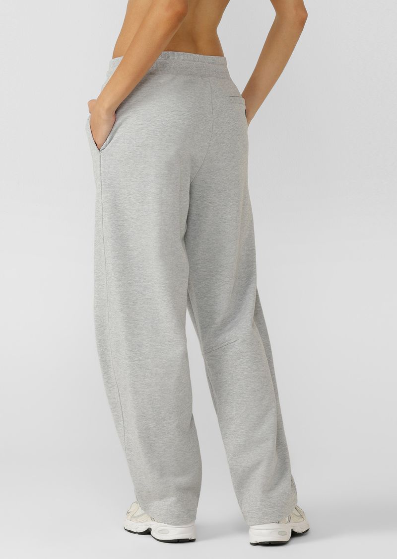 Elasticated Waistband with Drawcord Adjustability for the Perfect Fit 
Premium Trans-seasonal Cotton Terry Fabrication 
Hand Pockets and a Back Welt Pocket to Stash your Essentials 
Fashion Forward Barrel Leg Silhouette 
Woven Logo Badge 