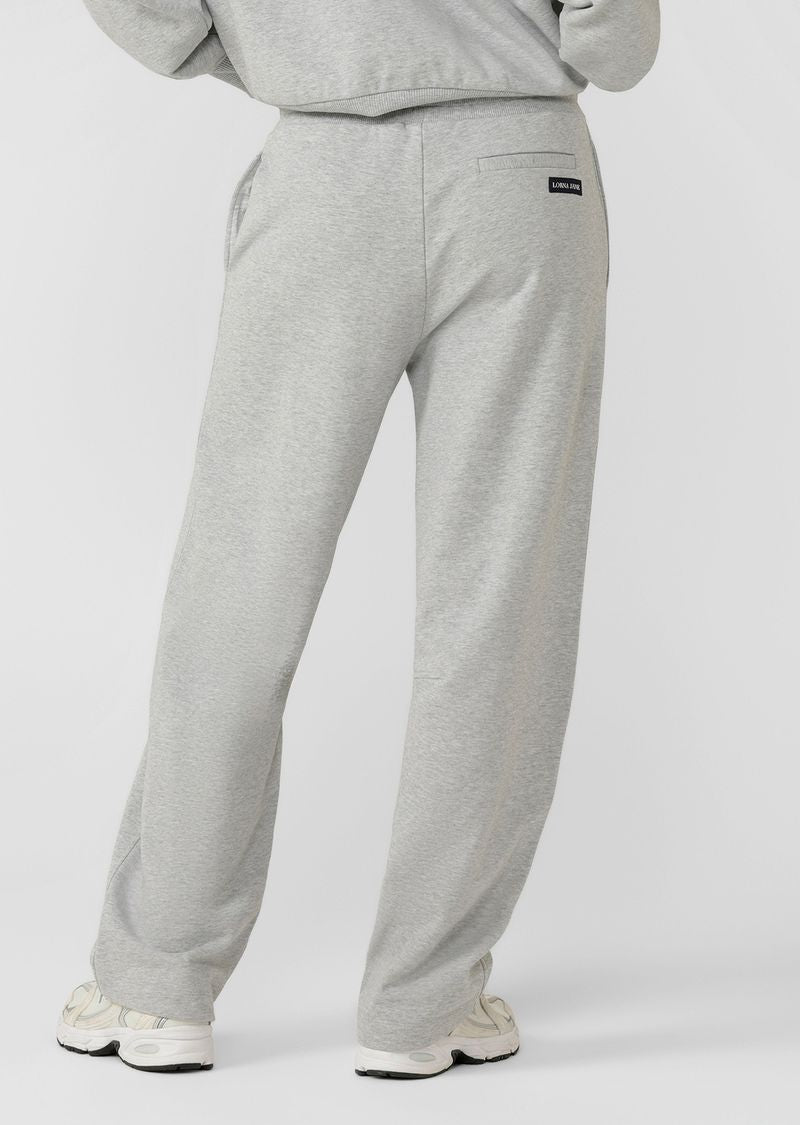 Elasticated Waistband with Drawcord Adjustability for the Perfect Fit 
Premium Trans-seasonal Cotton Terry Fabrication 
Hand Pockets and a Back Welt Pocket to Stash your Essentials 
Fashion Forward Barrel Leg Silhouette 
Woven Logo Badge 