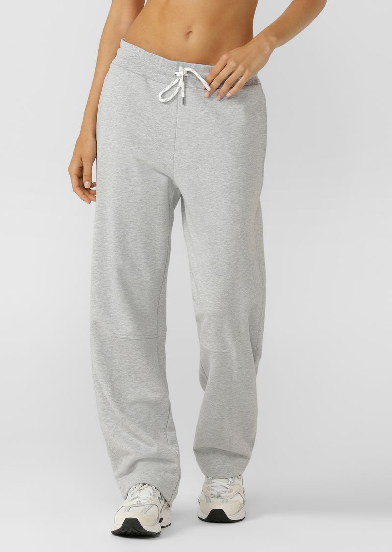 Elasticated Waistband with Drawcord Adjustability for the Perfect Fit 
Premium Trans-seasonal Cotton Terry Fabrication 
Hand Pockets and a Back Welt Pocket to Stash your Essentials 
Fashion Forward Barrel Leg Silhouette 
Woven Logo Badge 