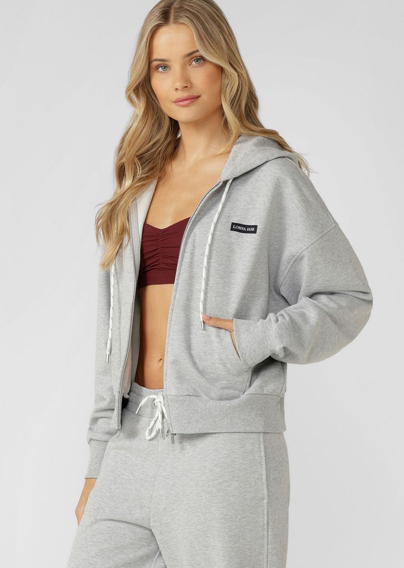 Versatile Layering Piece
Premium Transseasonal Cotton Terry Fabrication
Front Kangaroo Pockets to Stash your Essentials
Hooded Design with Drawcord Adjustability
Full Zip Through Opening with Double Zip Design to Moderate Your Warmth