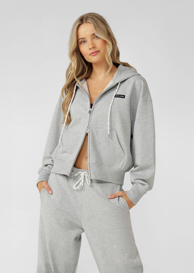 Versatile Layering Piece
Premium Transseasonal Cotton Terry Fabrication
Front Kangaroo Pockets to Stash your Essentials
Hooded Design with Drawcord Adjustability
Full Zip Through Opening with Double Zip Design to Moderate Your Warmth