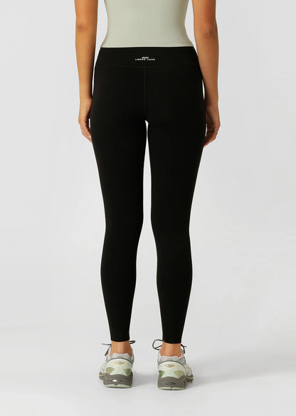 Stomach support across the waistband
Soft fold waistband
Convenient back phone pocket
No front seam for added comfort
Classic logo