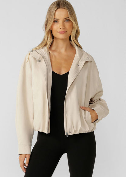 Neat Fit Bomber Inspired Silhouette with High Athletic Neckline
Concealed Zip Front Closure
Side Pockets to Stash your Essentials
Adjustable Sleeve Cuffs with Press Stud Closure to Trap in Warmth 
Premium Patch Logo