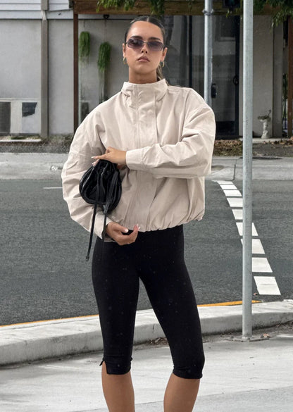 
Neat Fit Bomber Inspired Silhouette with High Athletic Neckline
Concealed Zip Front Closure
Side Pockets to Stash your Essentials
Adjustable Sleeve Cuffs with Press Stud Closure to Trap in Warmth 
Premium Patch Logo