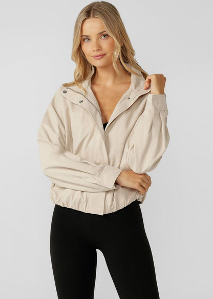 Neat Fit Bomber Inspired Silhouette with High Athletic Neckline
Concealed Zip Front Closure
Side Pockets to Stash your Essentials
Adjustable Sleeve Cuffs with Press Stud Closure to Trap in Warmth 
Premium Patch Logo