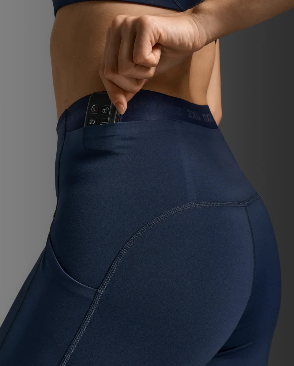 Featuring a luxurious matte finish and seamless front panel to leave you feeling sculpted and smooth, the Form Stash Hi-Rise Compression 7/8 Tights, have multiple pocketing options that will literally hold your whole life for a day on the move.