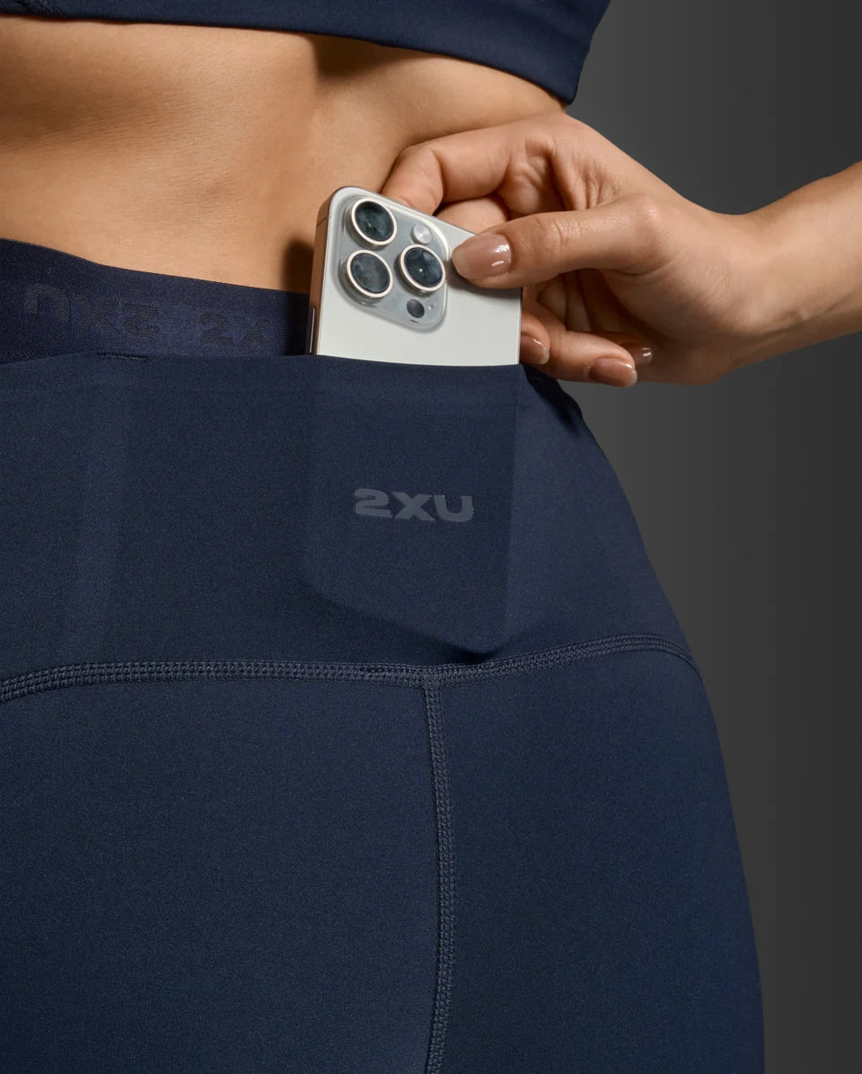 Featuring a luxurious matte finish and seamless front panel to leave you feeling sculpted and smooth, the Form Stash Hi-Rise Compression 7/8 Tights, have multiple pocketing options that will literally hold your whole life for a day on the move.
