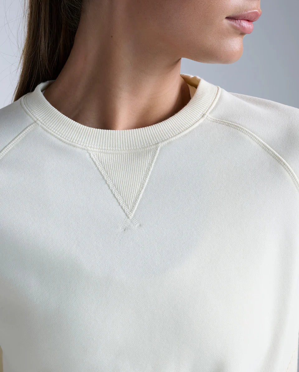 Heavyweight brushed organic cotton fleece
Hypoallergenic for sensitive skin
Naturally breathable and odour-resistant
Ribbed neck and side panel detailing
Ribbed thumbhole cuffs trap heat