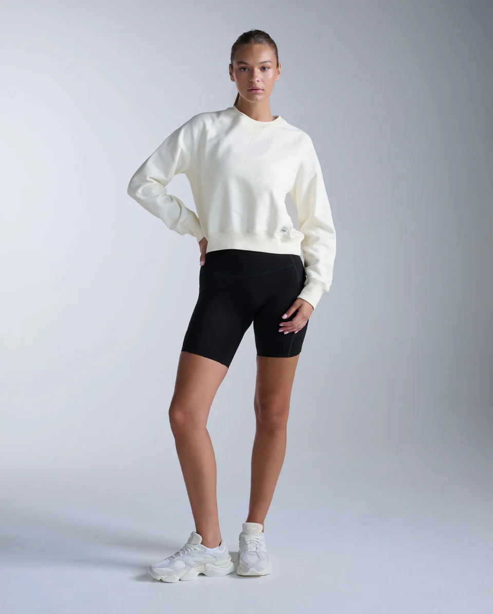 Heavyweight brushed organic cotton fleece
Hypoallergenic for sensitive skin
Naturally breathable and odour-resistant
Ribbed neck and side panel detailing
Ribbed thumbhole cuffs trap heat