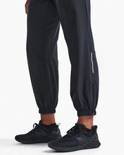 The Aero Woven Jogger features a lightweight stretch woven fabric with a loose roomy fit and ankle zips, making it the go-to for transit between home and the track.