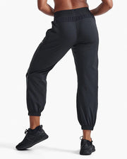 The Aero Woven Jogger features a lightweight stretch woven fabric with a loose roomy fit and ankle zips, making it the go-to for transit between home and the track.