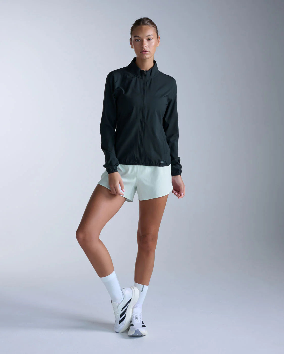 Don't wait for clear skies, the Aero Jacket keeps you moving with lightweight coverage that withstands the rain, and runs with you from first light to last.
