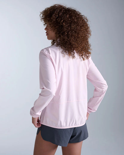 Sustainable C0 DWR water-resistant treatment
Lightweight 105gsm fabric
Secure front press-stud pockets
50+ UPF sun protection
Reflective trims for visibility