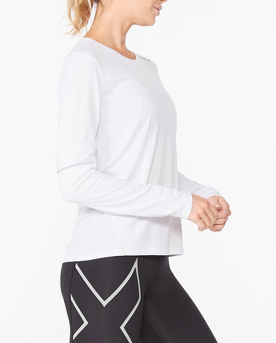 With X-VENT fabric technology, the Aero Long Sleeve combines a double-knit sweat-wicking body and lightweight breathable mesh back to keep you dry and cool so you can perform in comfort