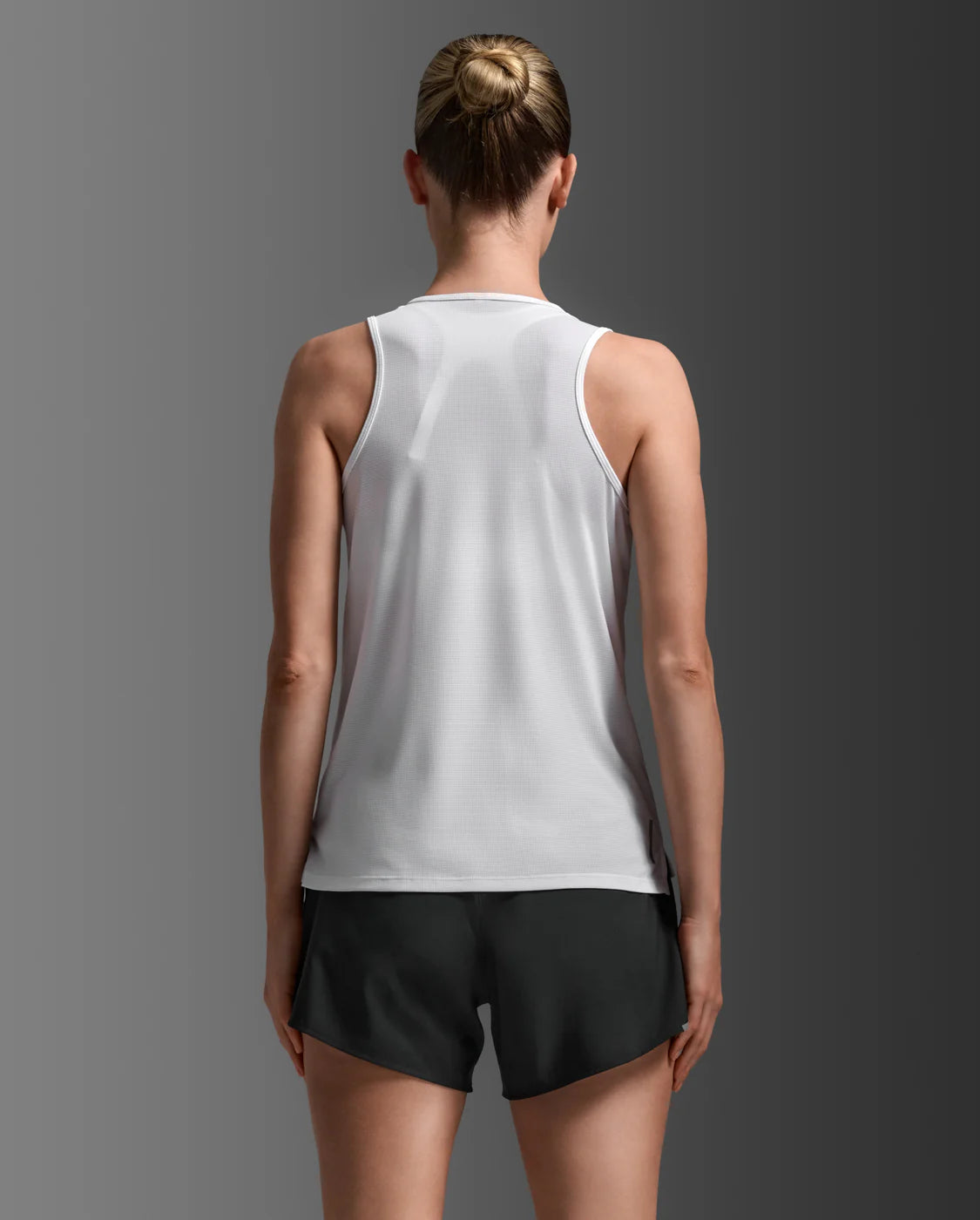 Combining a double-knit sweat-wicking body and a lightweight breathable mesh back, the Aero Mesh Singlet keeps you fresh and cool so you can perform in comfort.