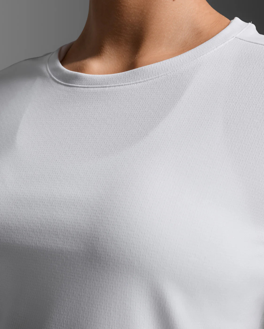 Combining a double-knit sweat-wicking body and a lightweight breathable mesh back, the Aero Mesh Tee keeps you fresh and cool so you can perform in comfort