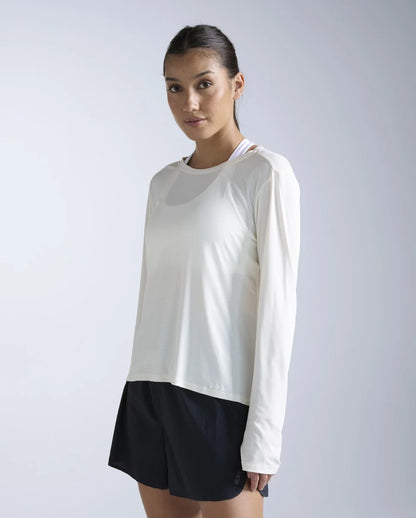 Ultralight quick-dry nylon mesh
50+ UPF shields against prolonged sun exposure
HeiQ Fresh™ bio-based odour control technology
Looser fit for comfort
Thumbholes at cuffs for added coverage