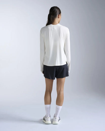 Ultralight quick-dry nylon mesh
50+ UPF shields against prolonged sun exposure
HeiQ Fresh™ bio-based odour control technology
Looser fit for comfort
Thumbholes at cuffs for added coverage