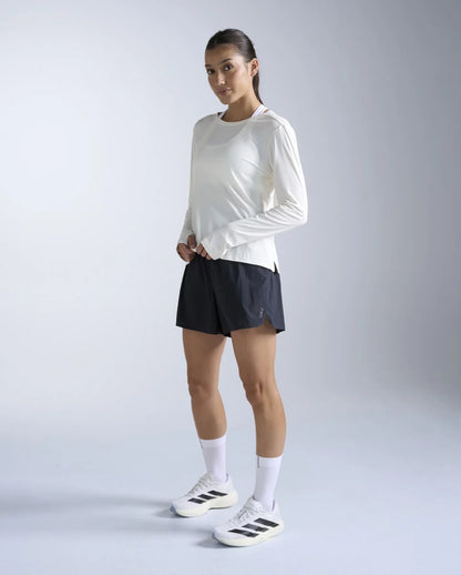 Ultralight quick-dry nylon mesh
50+ UPF shields against prolonged sun exposure
HeiQ Fresh™ bio-based odour control technology
Looser fit for comfort
Thumbholes at cuffs for added coverage